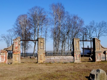 Karmelavos sventoriaus vartai